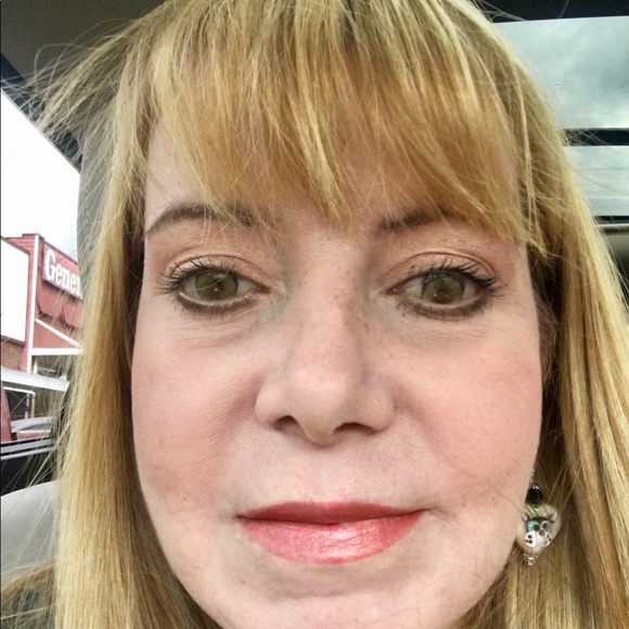 Meet your Posher, Jessica - Picture 2 of 3